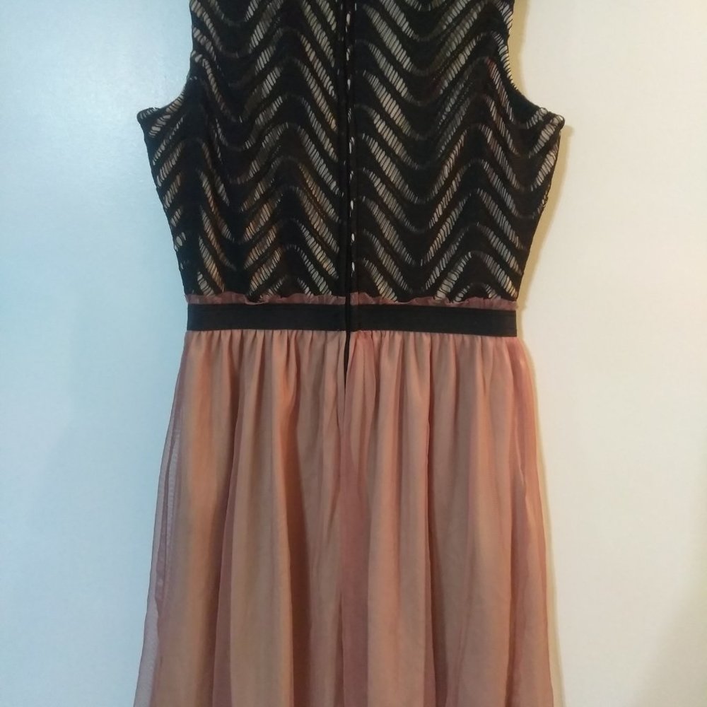 Dress - Picture 4 of 8